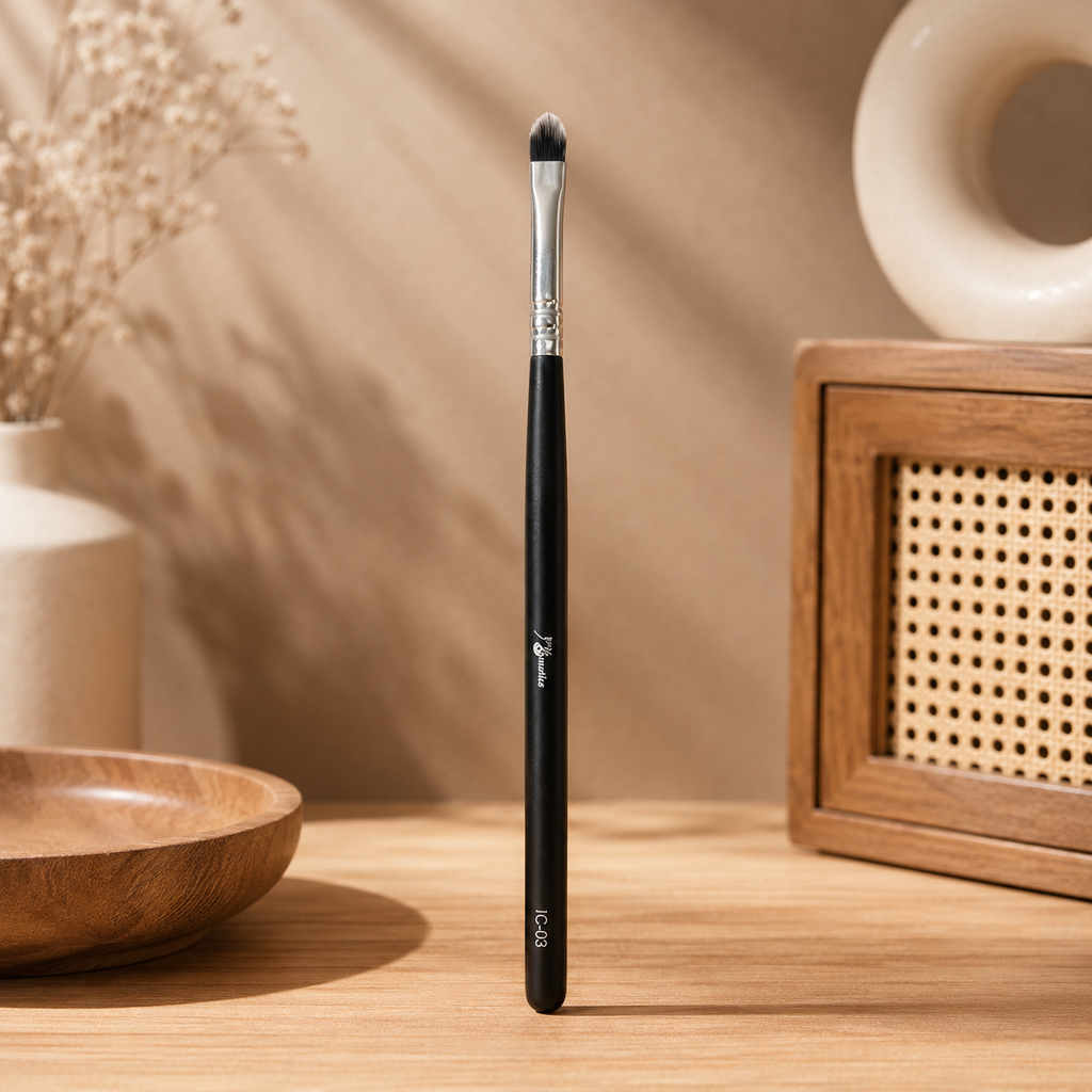 Ira cosmetics Lip Brush ic03