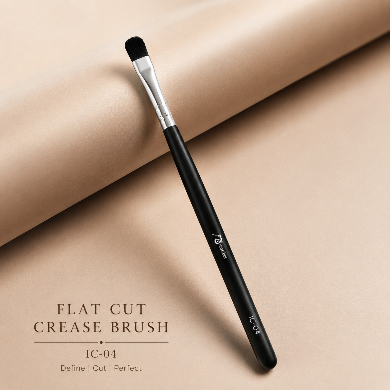 Iracosmetics Flat Cut Crease Brush ic-04